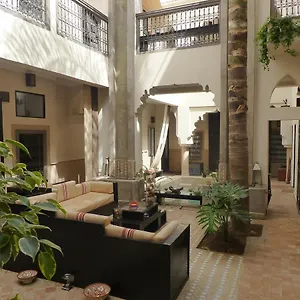 3* Riad 5 Sens